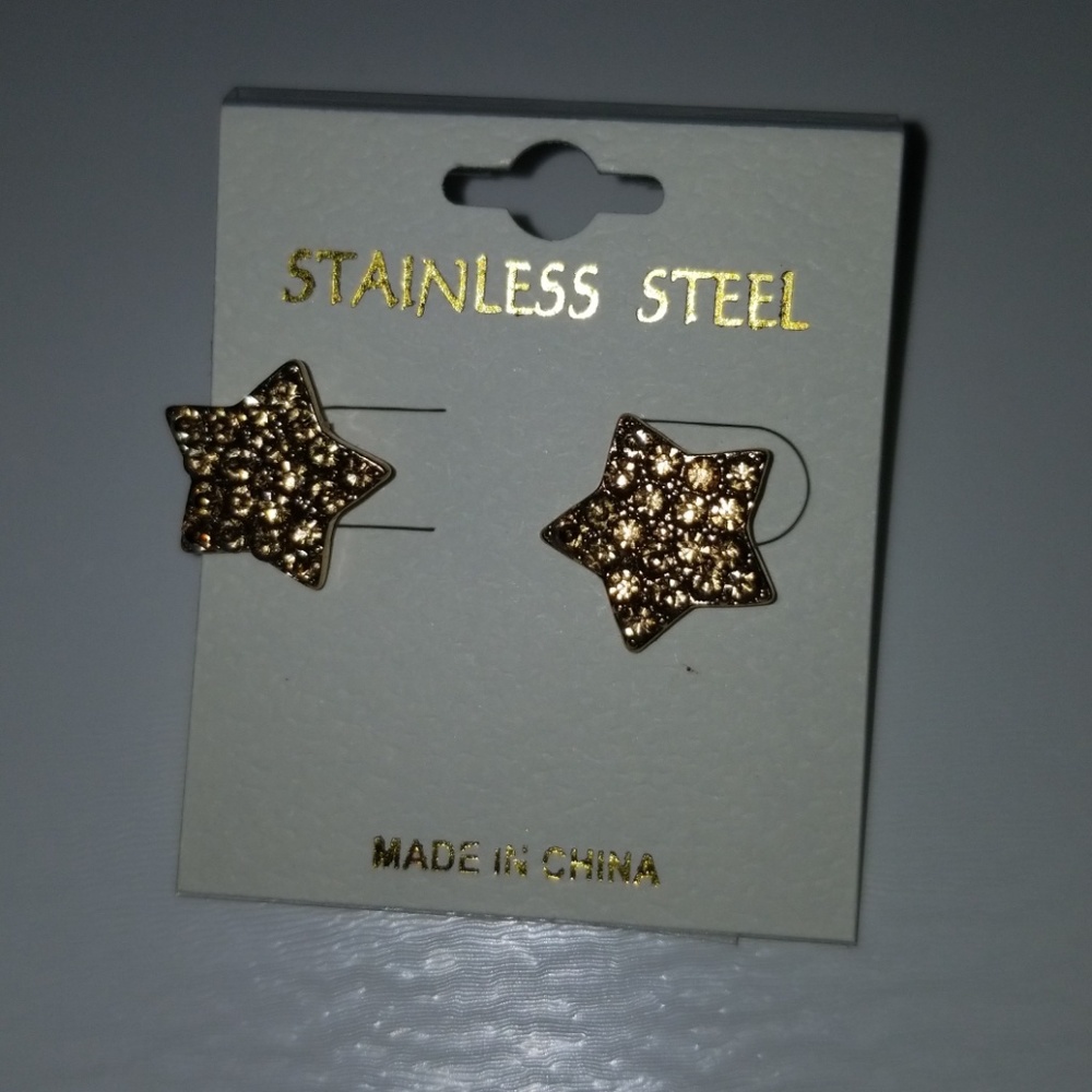 Gold studded star earrings